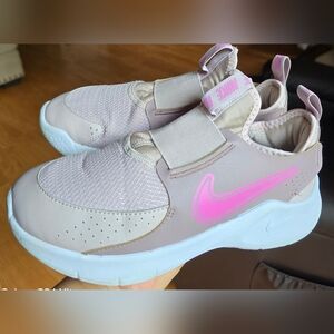 Sz 4.5Y NIKE FLEX RUNNER 3 Platinum Violet/Violet Ore/White and Playful Pink